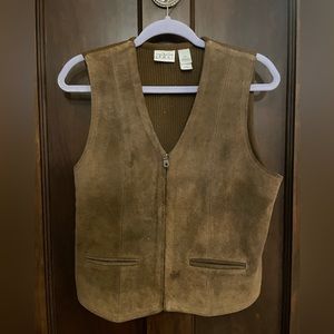 Liz Claiborne villager sport brown suede vest. Back is sweater material. Sz M